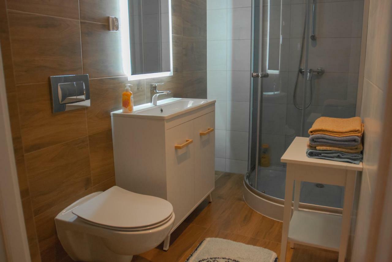 Noclegi "Boczna 5A" Apartamenty Goscinne Szczawno-Zdroj Buitenkant foto